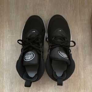 Nike Boy’s Team Hustle D9 Basketball Shoes Black Size 4.5